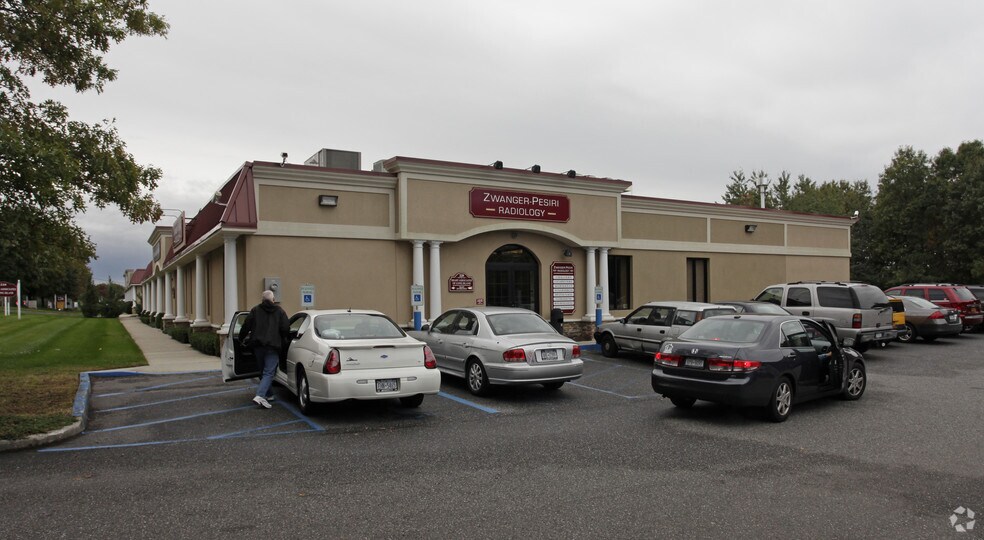 226 N Belle Mead Rd, Setauket, NY à louer - Photo du bâtiment - Image 2 de 3