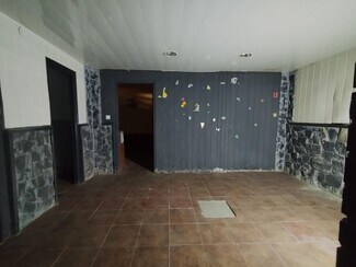 Plus de détails pour Multi-résidentiel à vendre