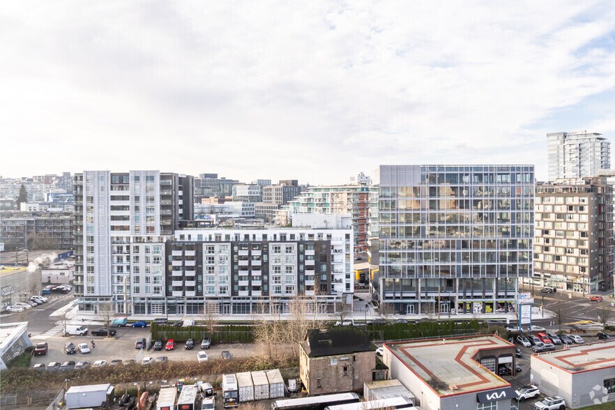 220 East 1st Ave, Vancouver, BC à louer - Photo du bâtiment - Image 3 de 6