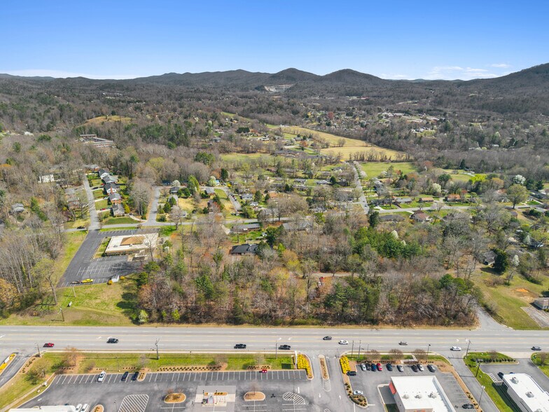 Lot 2 Blowing Rock Blvd, Lenoir, NC à vendre - Photo du bâtiment - Image 1 de 4