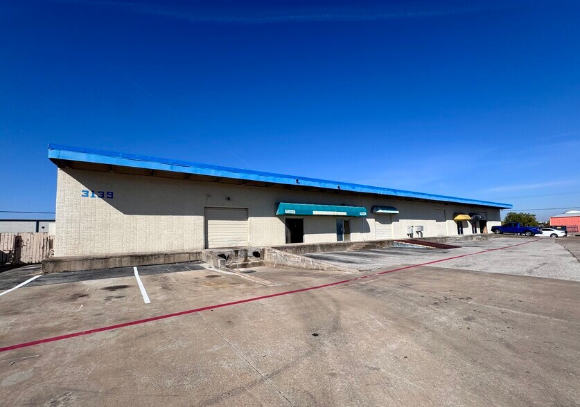 3139 National Cir, Garland, TX à louer - Photo du bâtiment - Image 3 de 3