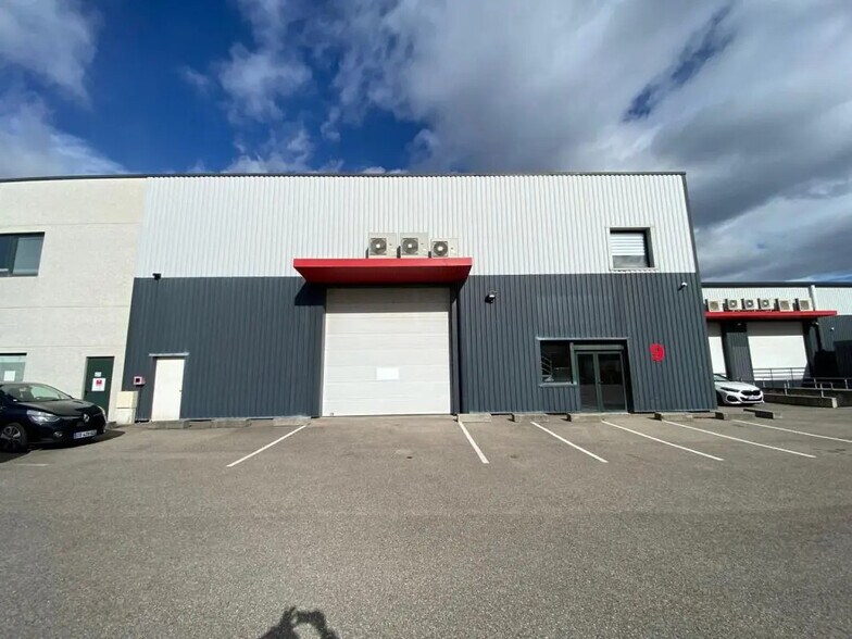 Flex in Saint-Quentin-Fallavier for lease - Building Photo - Image 3 of 5