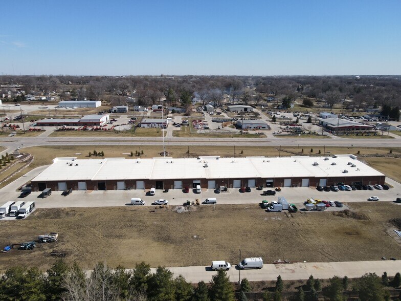 5548 NW 2nd St, Des Moines, IA à louer - Photo du bâtiment - Image 3 de 7