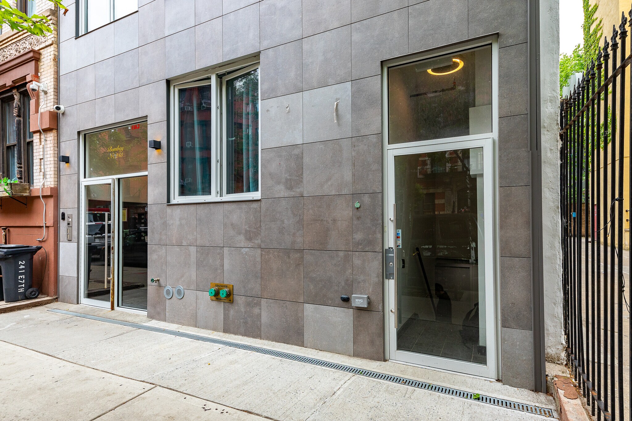 243 E 7th St, New York, NY à louer Photo du bâtiment- Image 1 de 10