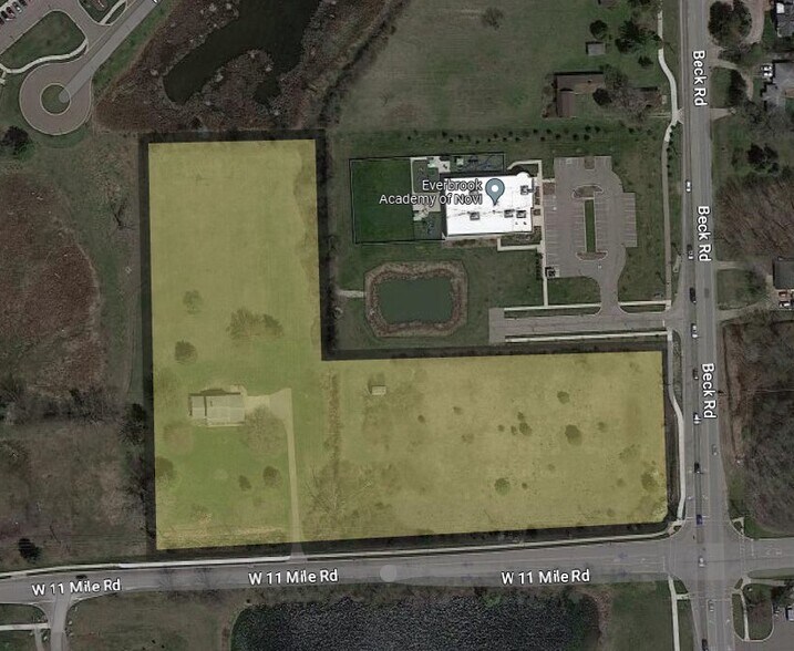 47460 W 11 Mile Rd, Novi, MI à vendre - Photo du bâtiment - Image 2 de 2
