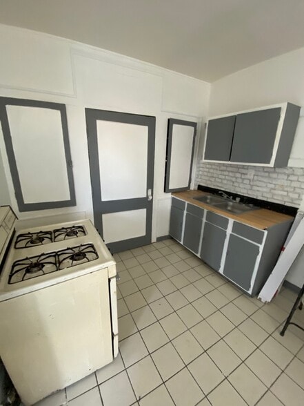 2957-2959 N Cicero Ave, Chicago, IL à vendre - Photo du bâtiment - Image 3 de 25