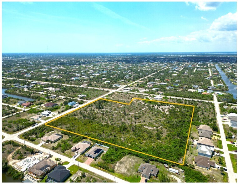 10378 Sunday Dr, Port Charlotte, FL à vendre - Aérien - Image 2 de 4