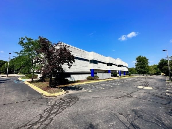 22777 W 11 Mile Rd, Southfield, MI for sale Primary Photo- Image 1 of 9