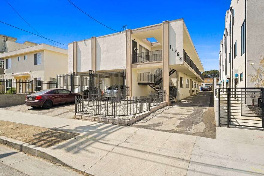 11763 Hamlin St, North Hollywood, CA for sale - Building Photo - Image 1 of 7
