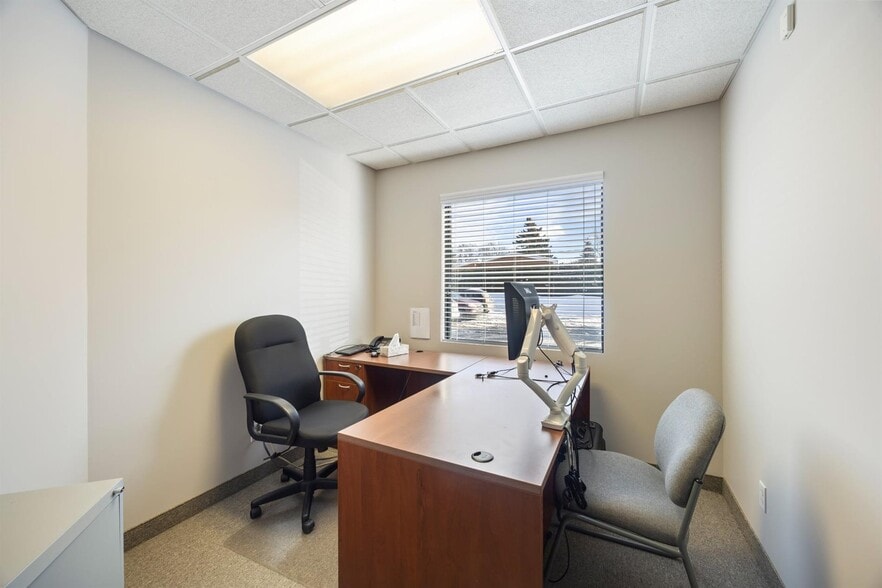4150 Boul Saint-Martin O, Laval, QC à louer - Photo intérieure - Image 2 de 7