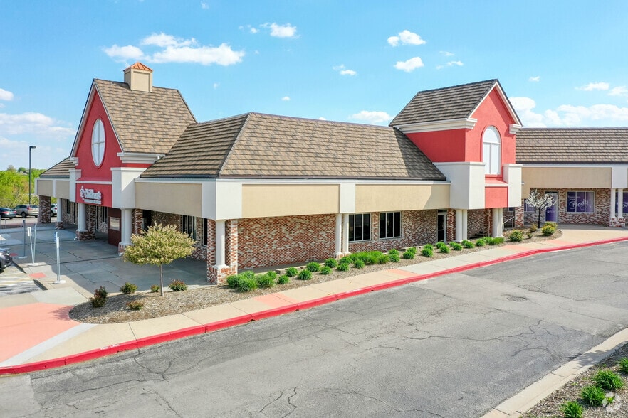 17801-17937 Pierce Plz, Omaha, NE for lease - Building Photo - Image 2 of 6