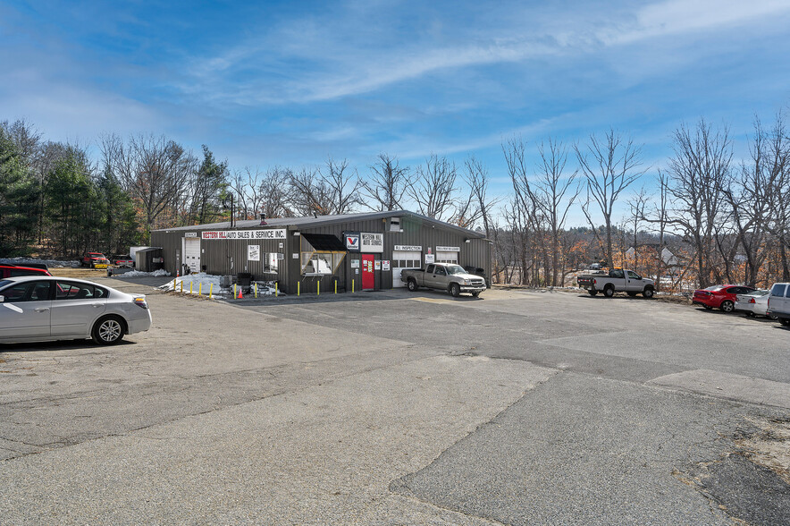 2455 Broncos Hwy, Burrillville, RI à vendre - Photo du bâtiment - Image 1 de 1