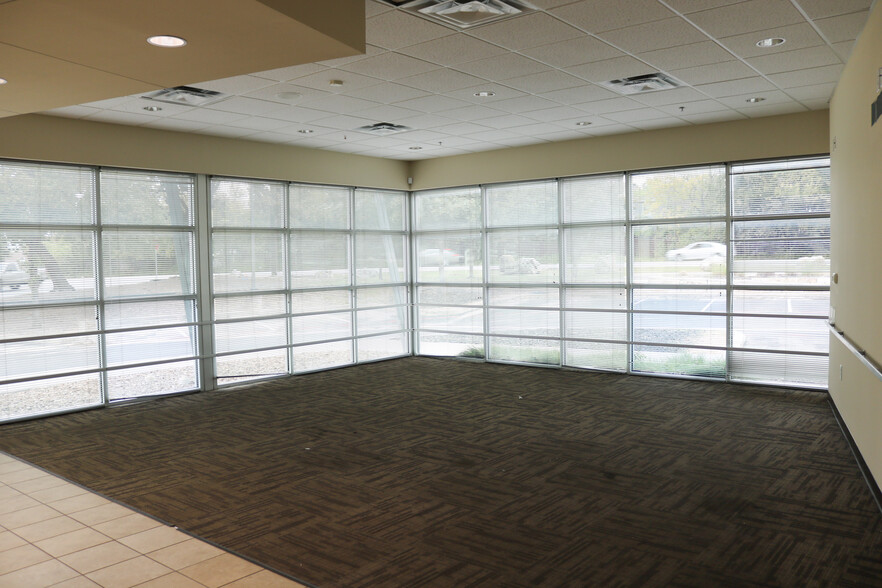 9820 Braun Rd, San Antonio, TX for lease - Building Photo - Image 3 of 7