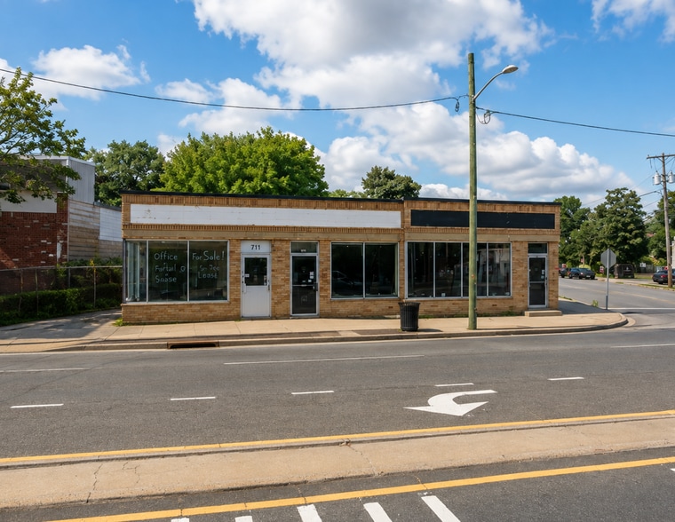 711-715 N Wellwood Ave, Lindenhurst, NY for sale - Building Photo - Image 1 of 9