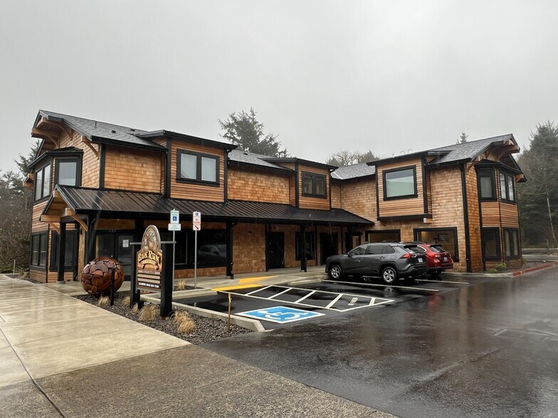 N Spruce St & E 1st ave, Cannon Beach, OR à louer - Photo du bâtiment - Image 3 de 4