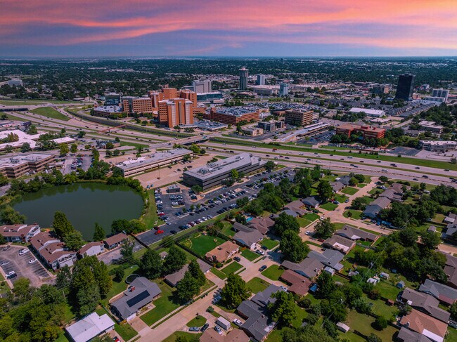 More details for 5555 NW Grand Blvd, Oklahoma City, OK - Office for Sale