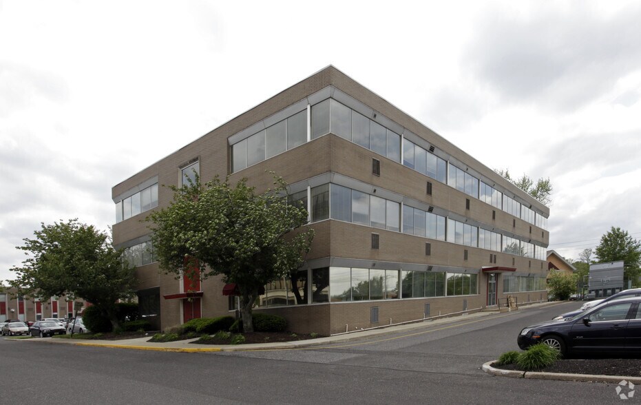 1060 Kings Hwy N, Cherry Hill, NJ à louer - Photo du bâtiment - Image 3 de 7