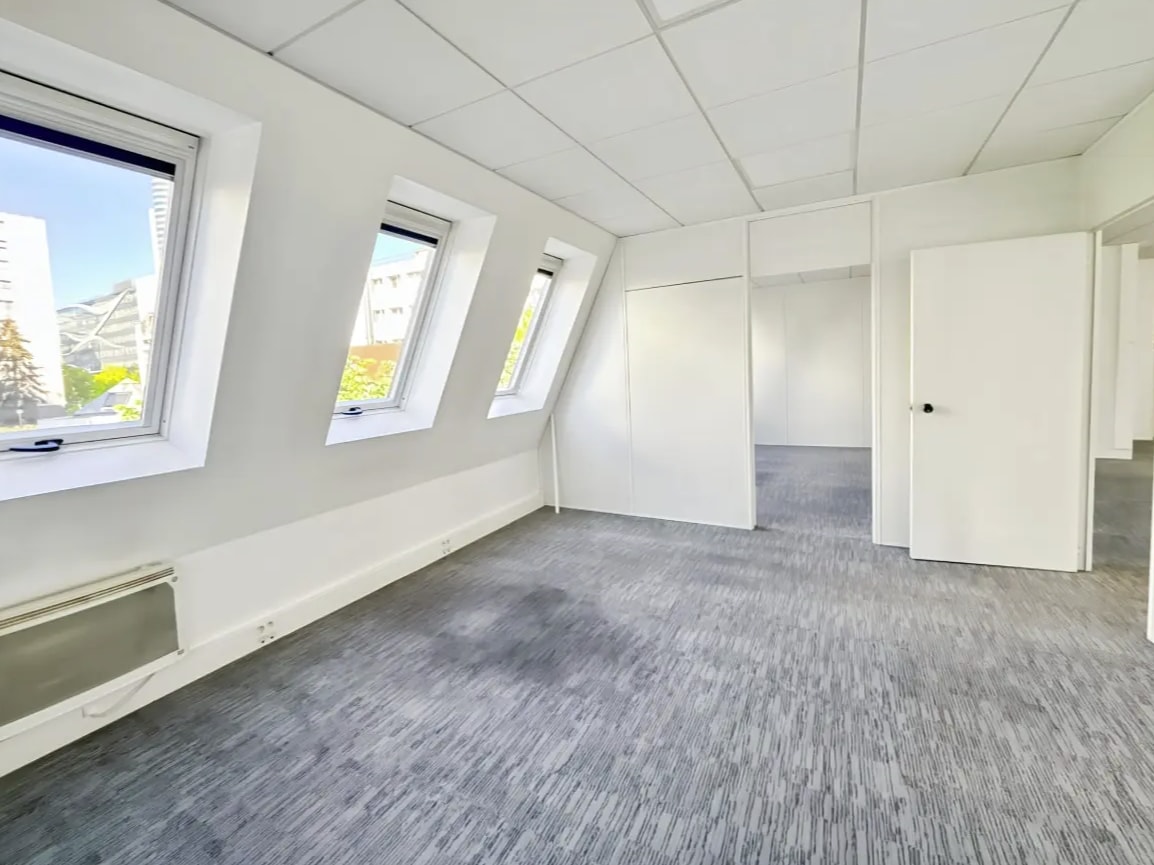 52 Rue Du Capitaine Guynemer, Courbevoie, HDS 92400 - Unit 1 -  - Interior Photo - Image 2 of 6
