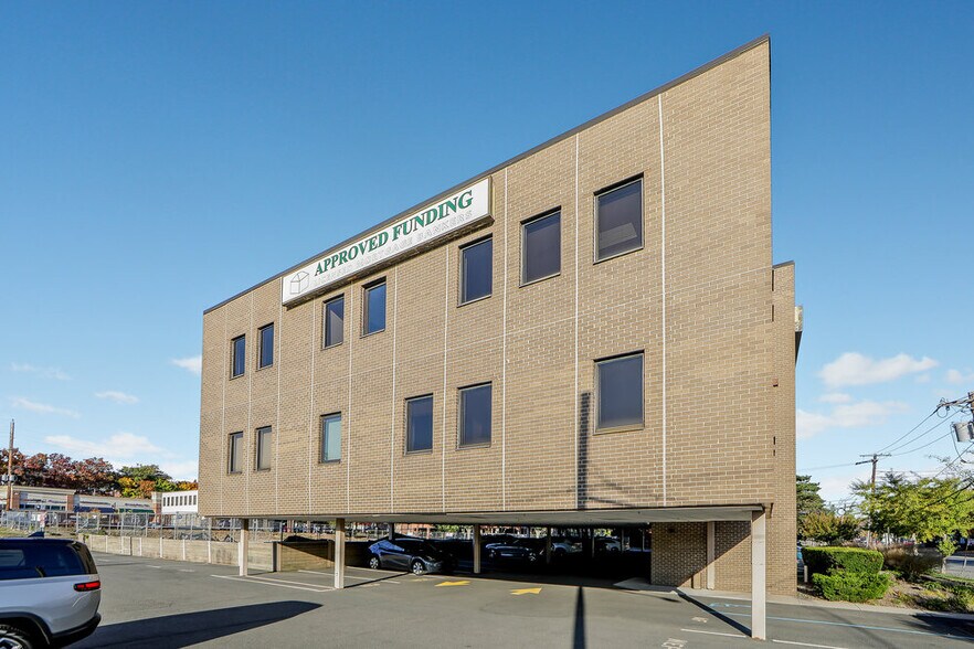 41 Grand Ave, River Edge, NJ à louer - Photo du bâtiment - Image 3 de 19