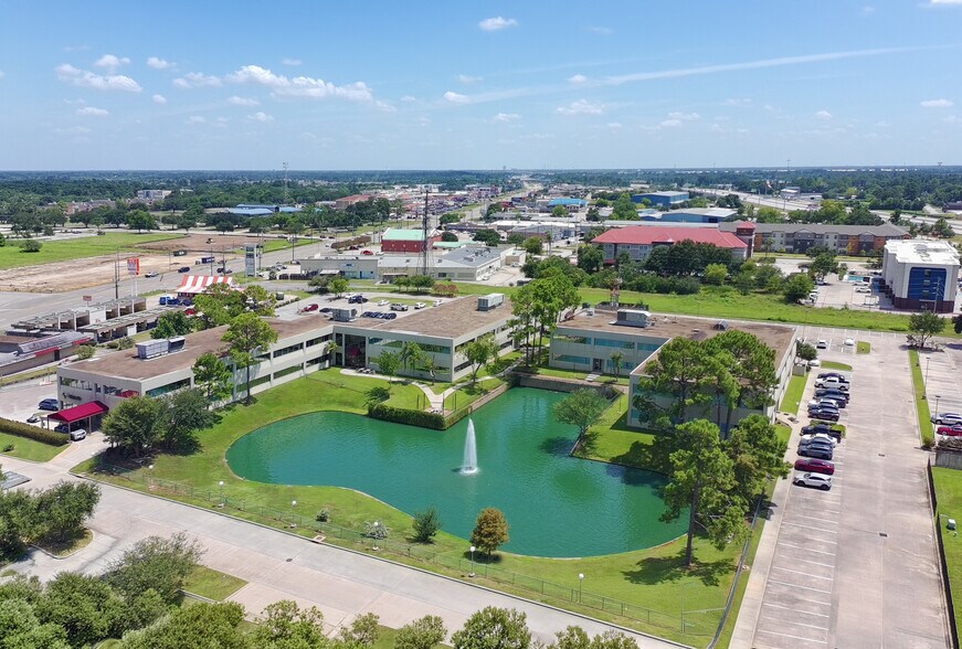 14011 Park Dr, Tomball, TX à louer - Photo du bâtiment - Image 1 de 22