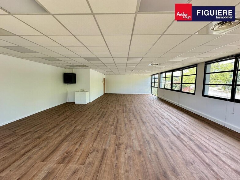 860 Rue René Descartes, Aix-en-Provence for lease - Interior Photo - Image 2 of 7