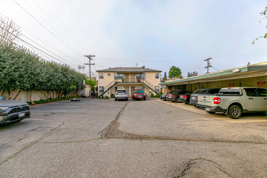 1140 E Chevy Chase Dr, Glendale, CA à vendre - Photo du bâtiment - Image 3 de 19