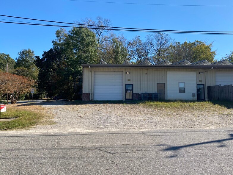 214 McIver St, Sanford, NC à louer - Photo du bâtiment - Image 2 de 8