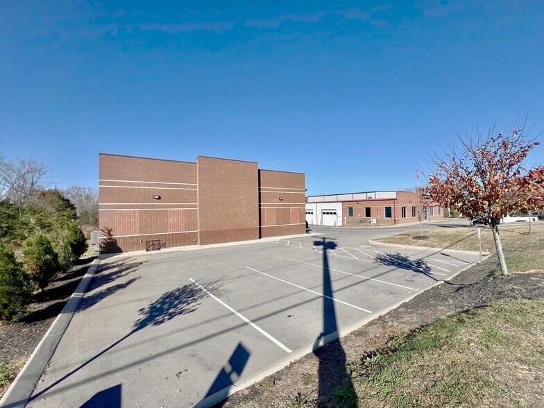 3940 Dickerson Pike, Nashville, TN à louer - Photo du bâtiment - Image 3 de 11