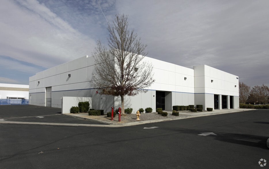 15372 Bonanza Rd, Victorville, CA for sale - Primary Photo - Image 3 of 5