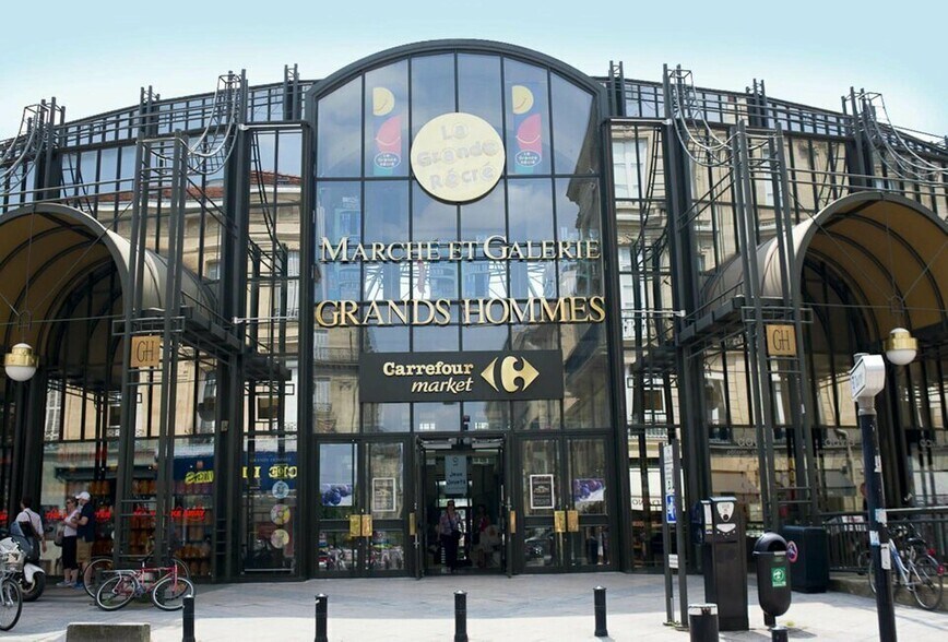 Commerce de détail dans Bordeaux à louer - Photo du bâtiment - Image 1 de 2