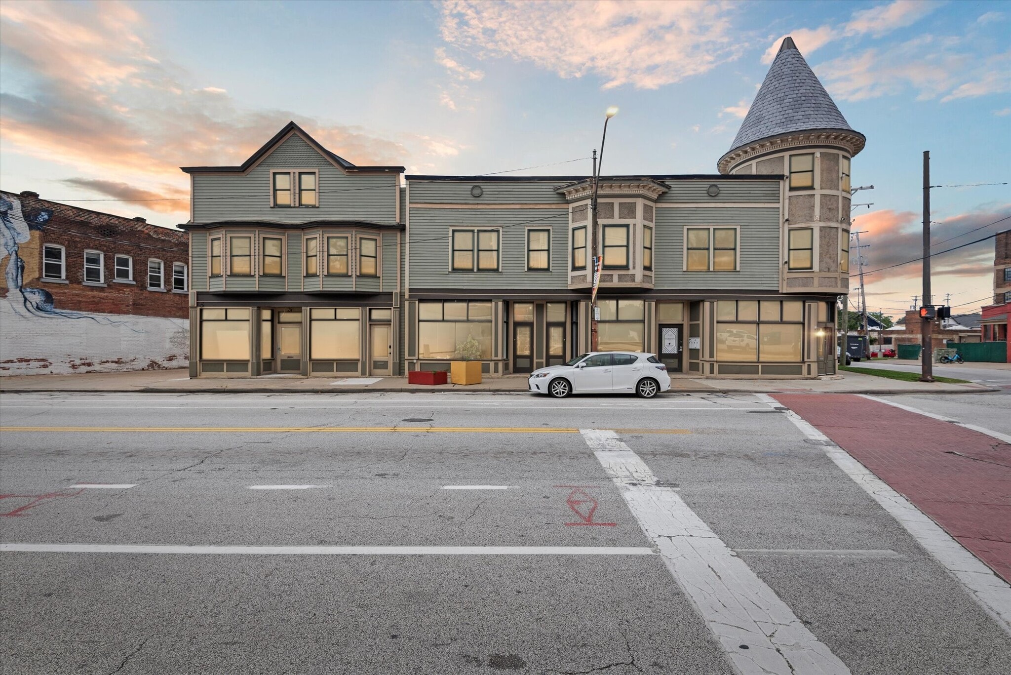 5808-5810 Detroit Ave, Cleveland, OH for lease Primary Photo- Image 1 of 33