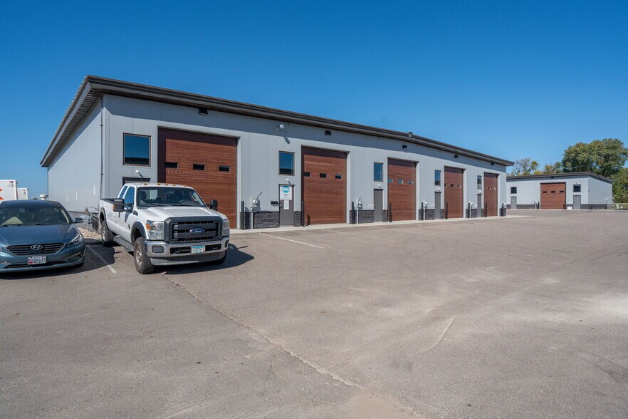 3021 Evergreen Trl, Mankato, MN à vendre - Photo du bâtiment - Image 2 de 9