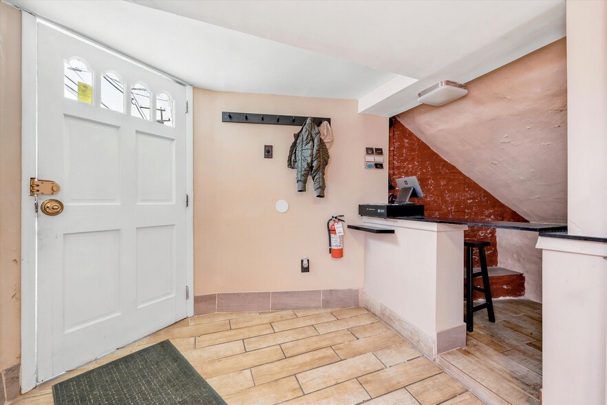 401 S Springfield Rd, Clifton Heights, PA à vendre - Photo intérieure - Image 3 de 44