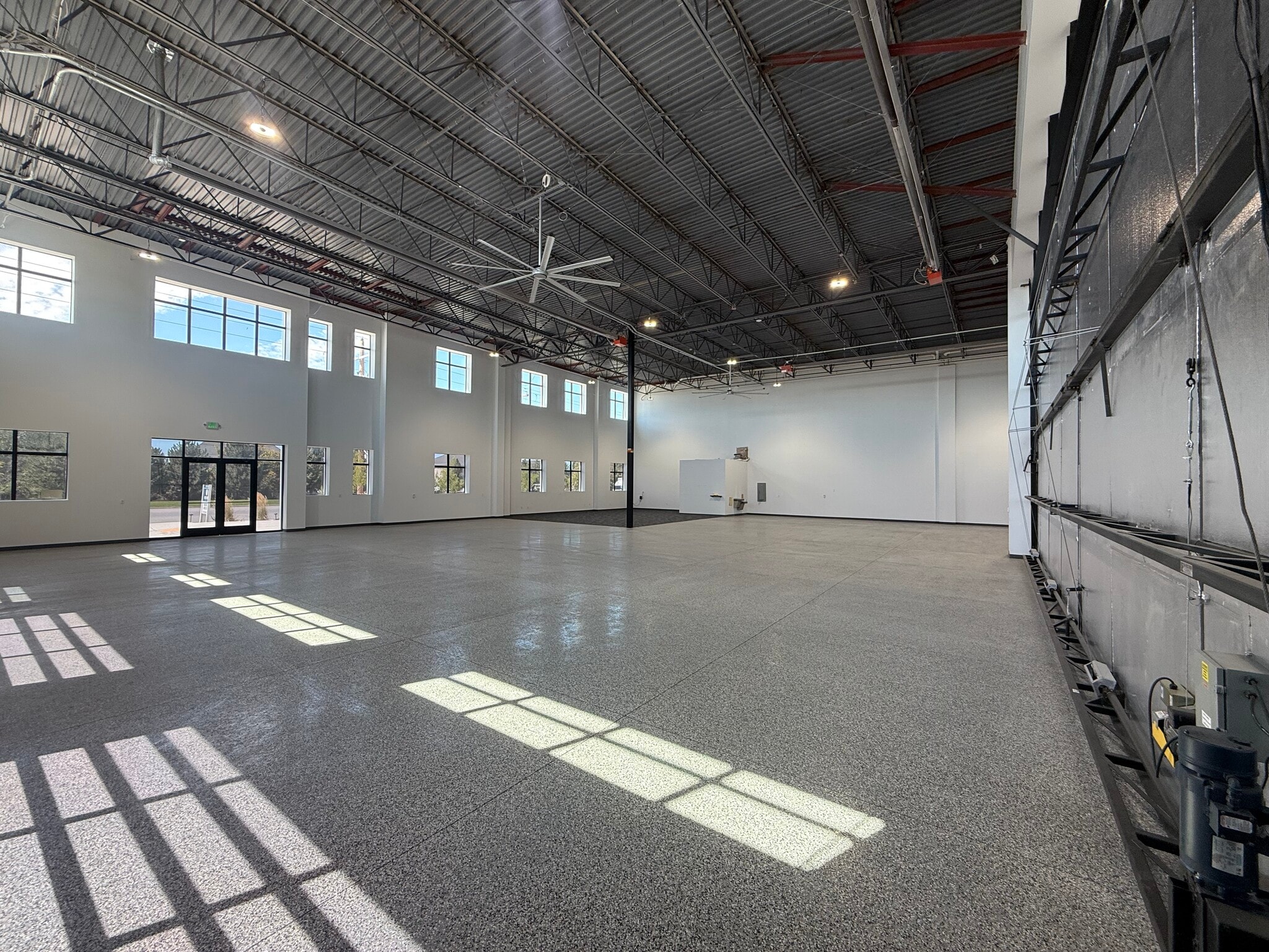 1667 S 1800 W, Woods Cross, UT for lease Interior Photo- Image 1 of 4