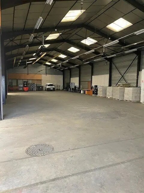 Flex in Couchey for lease Building Photo- Image 1 of 3