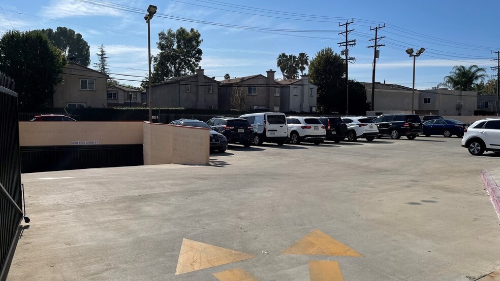 22122-22126 Sherman Way, Canoga Park, CA for lease - Building Photo - Image 2 of 5