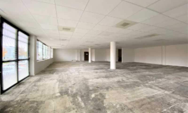 Office in Saint-Priest for lease - Interior Photo - Image 3 of 4