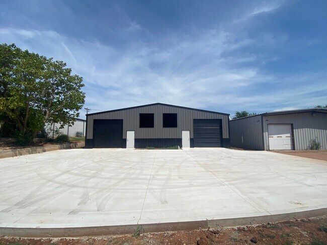 More details for 8610 N Classen Blvd, Oklahoma City, OK - Industrial for Lease