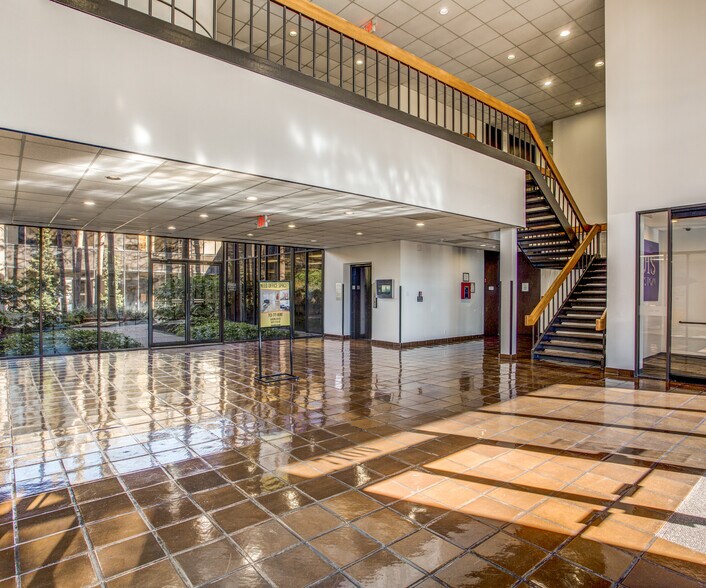 7100 Regency Square Blvd, Houston, TX à louer - Hall d’entrée - Image 2 de 5