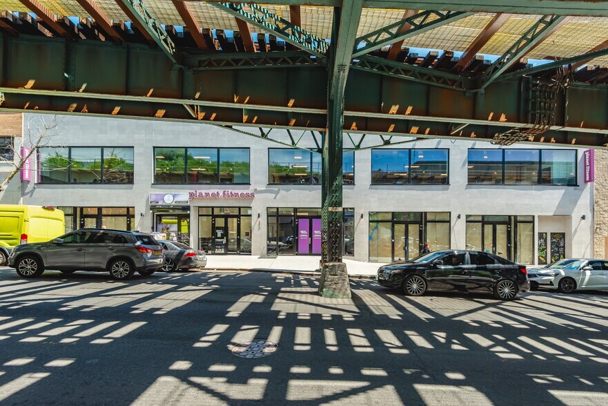 2070 Jerome Ave, Bronx, NY à vendre - Photo du bâtiment - Image 2 de 9