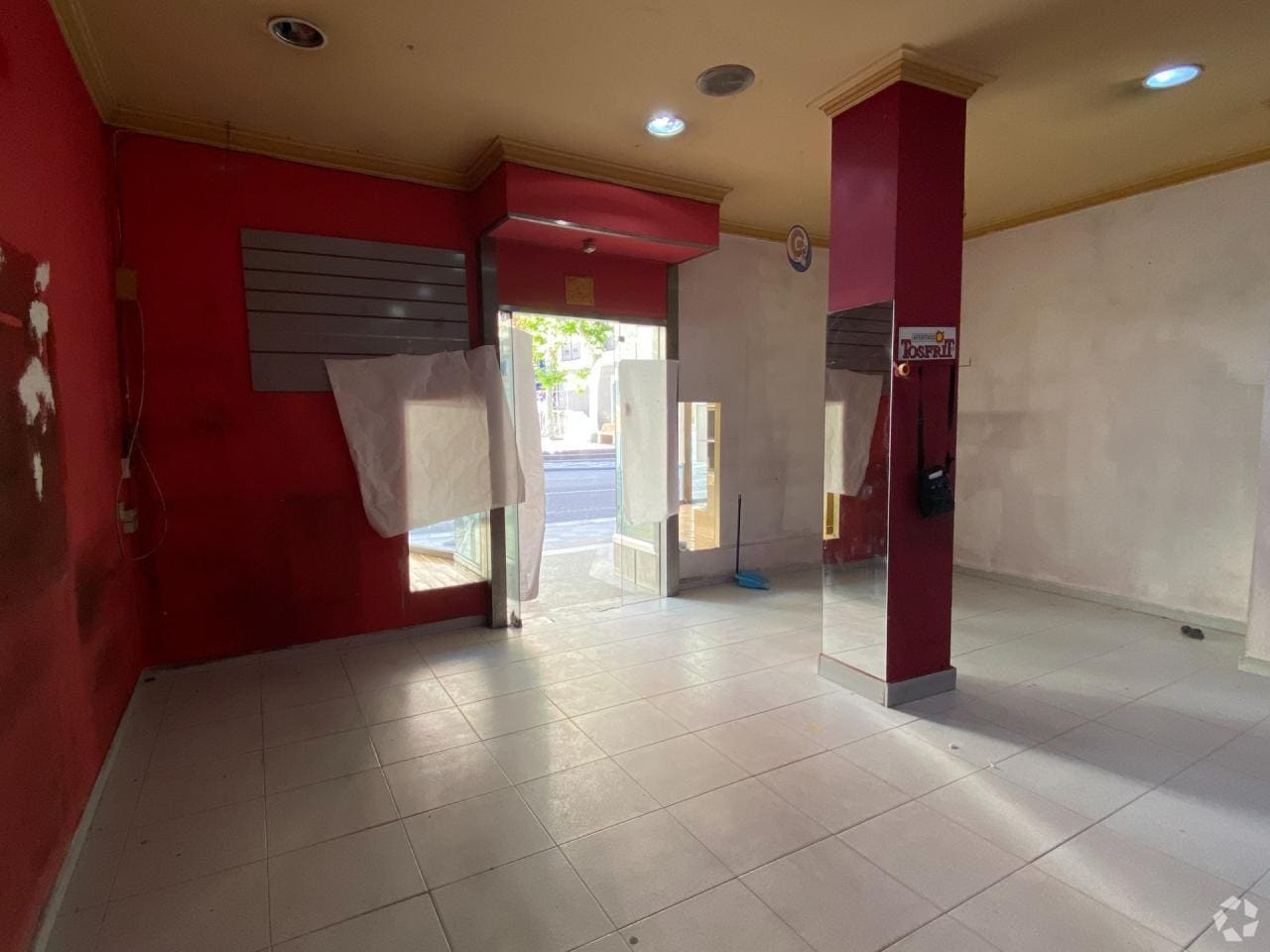 Retail in Cuenca, Cuenca for lease Interior Photo- Image 1 of 2
