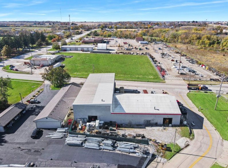 107 Caroline St, Bloomington, IL for lease - Building Photo - Image 3 of 18