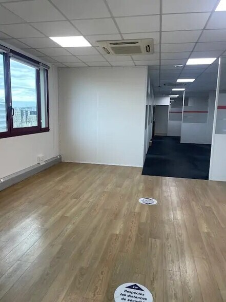 Office in Rueil-Malmaison for sale - Interior Photo - Image 3 of 10