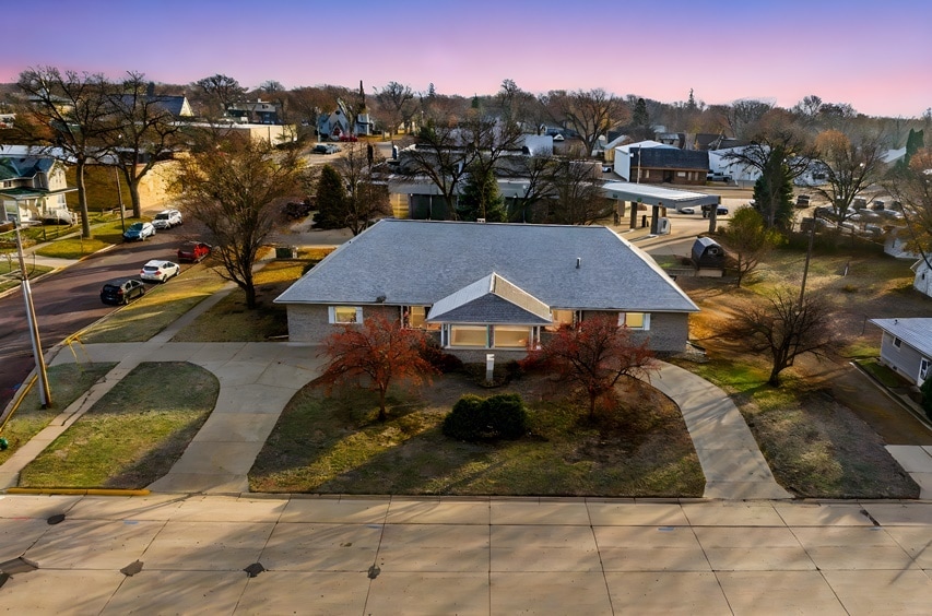 311 S Nicollet St, Blue Earth, MN à vendre Photo principale- Image 1 de 60