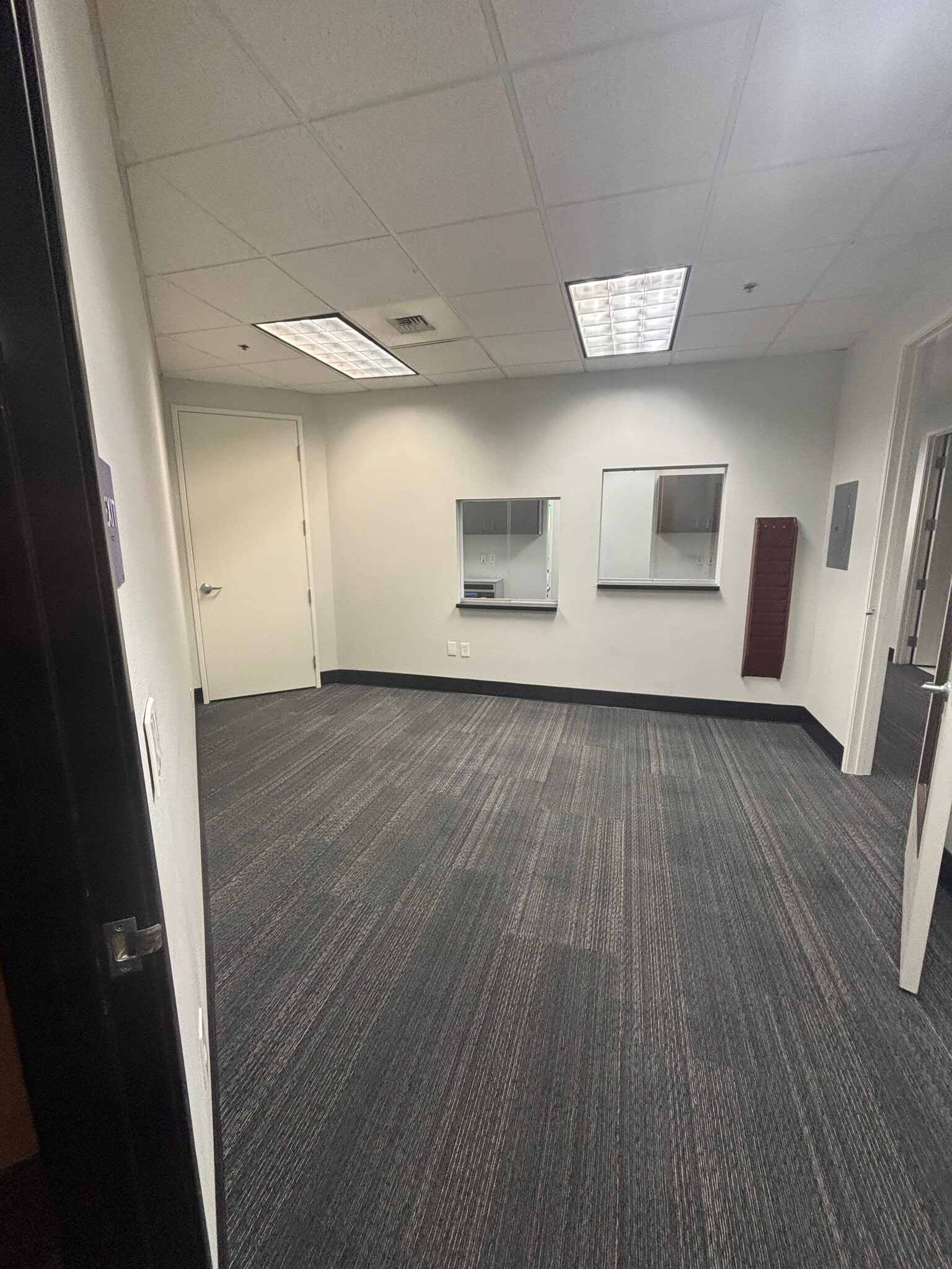 1611 Creekside Dr, Folsom, CA for lease Interior Photo- Image 1 of 28