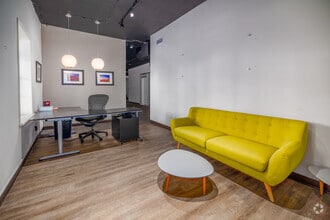 1605 E Plaza Dr, Tallahassee, FL à louer Photo intérieure- Image 2 de 13