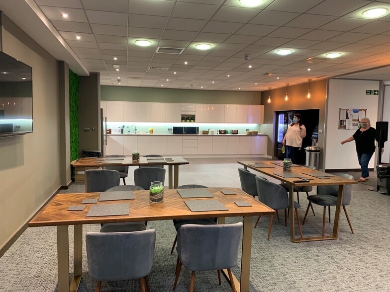 Rutherford Clos, Stevenage for lease - Building Photo - Image 2 of 18