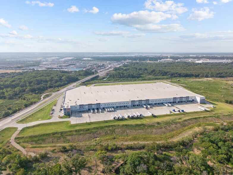 2003 MacArthur Blvd, Grand Prairie, TX à louer - Photo du bâtiment - Image 3 de 7