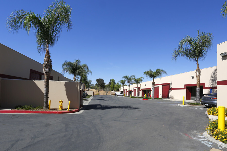 18630 Collier Ave, Lake Elsinore, CA for lease - Building Photo - Image 3 of 11