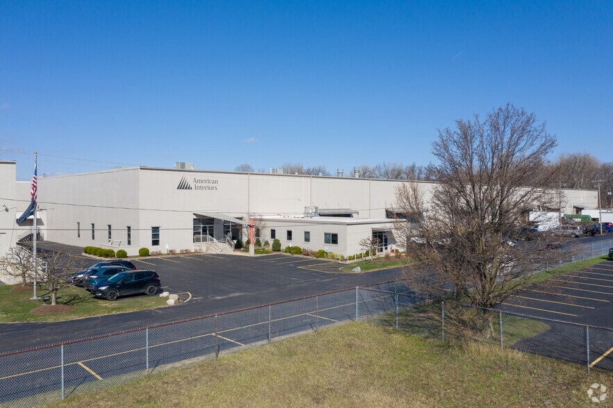 302 S Byrne Rd, Toledo, OH à louer - Photo principale - Image 1 de 5